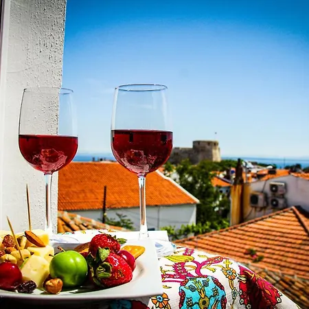 19 Bozcaada 住宿加早餐酒店 *